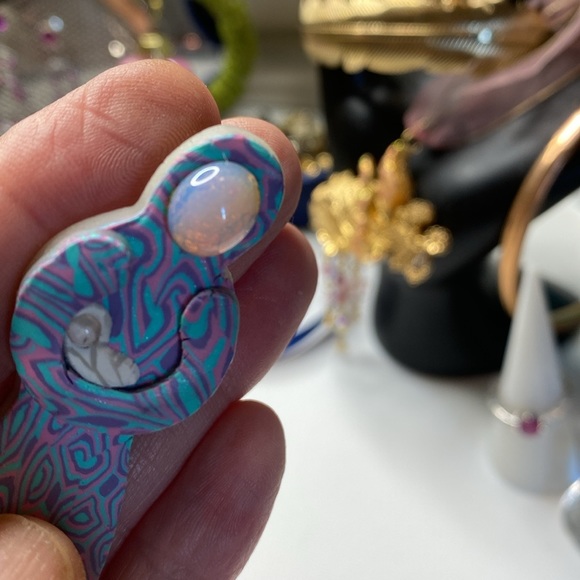 Artisanal Mother With Baby Brooch - Picture 3 of 4